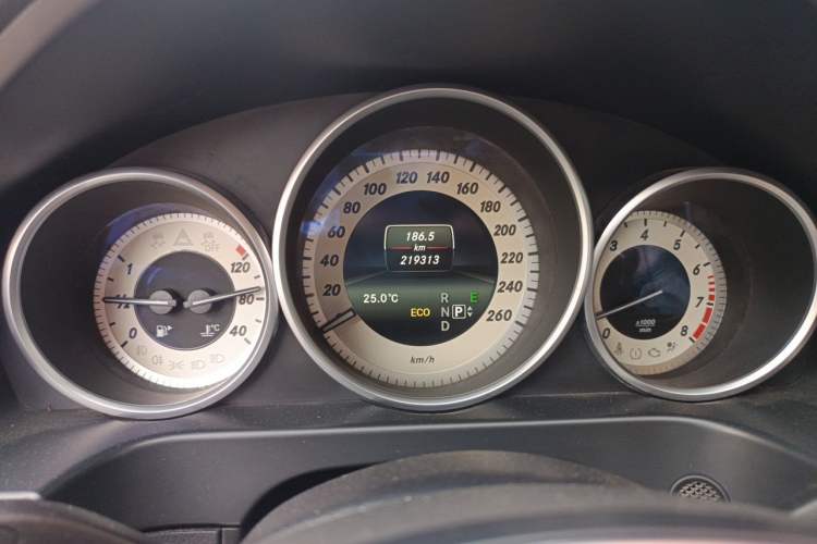 Used Mercedes-Benz E-Class 2015 E 260 L Sport Edition Odometer Close Up