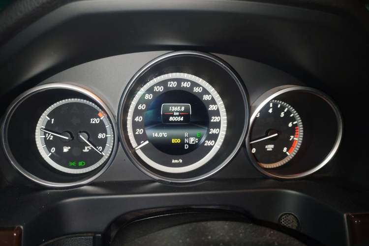 Used Mercedes-Benz E-Class 2015 E 260 L Odometer Close Up