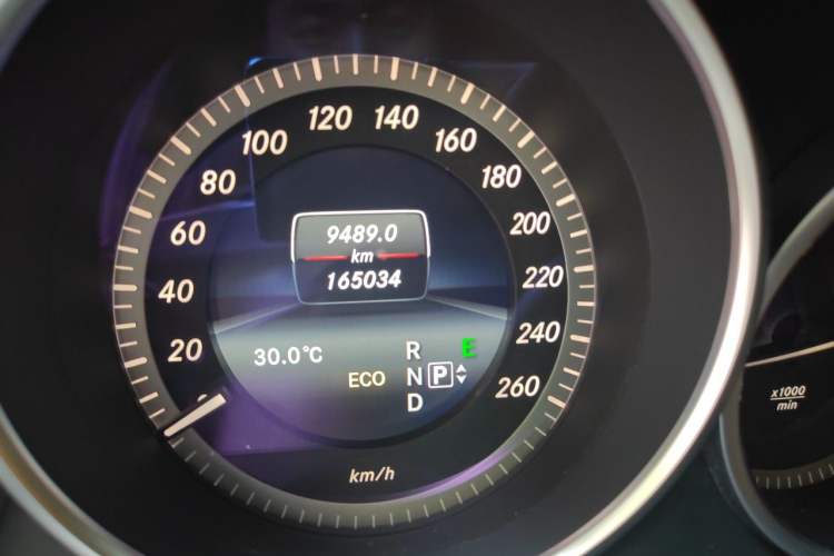 Used Mercedes-Benz E-Class 2015 Facelift E 260 L Luxury Edition Odometer Close Up