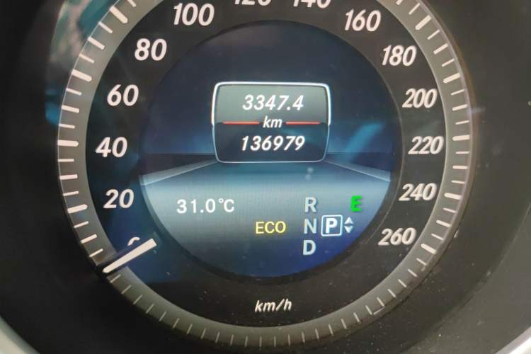 Used Mercedes-Benz E-Class 2015 Facelift E 180 L Odometer Close Up