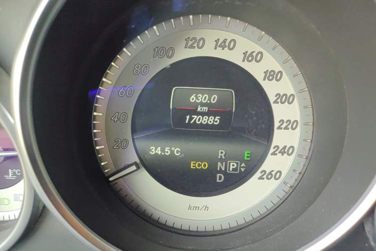 Used Mercedes-Benz E-Class 2015 E 260 L Sport Edition Odometer Close Up