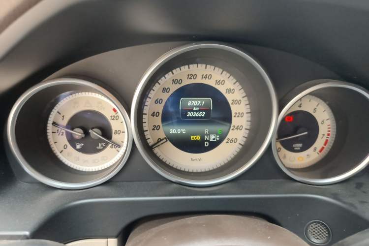 Used Mercedes-Benz E-Class 2015 Restyled E 260 L Sport Edition Odometer Close Up
