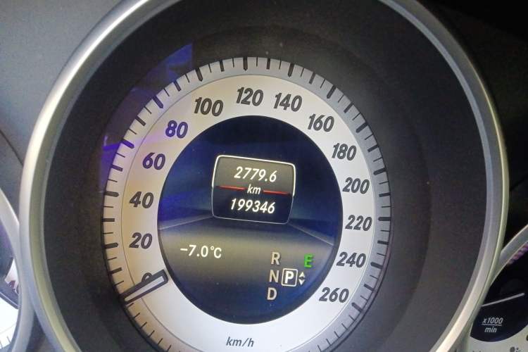 Used Mercedes-Benz E-Class 2015 E 260 L Sport Edition Odometer Close Up
