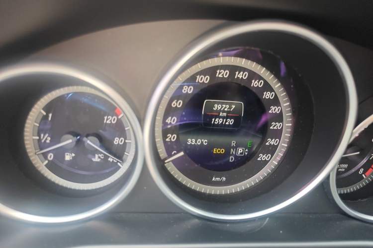 Used Mercedes-Benz E-Class 2015 E 320 L Odometer Close Up