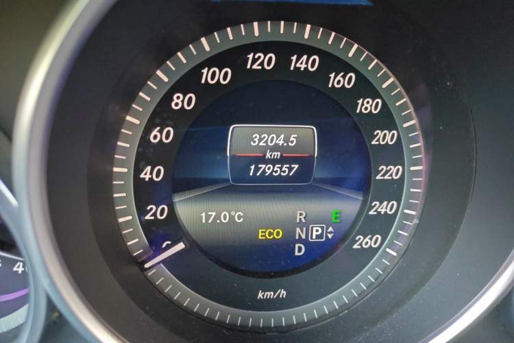 Used Mercedes-Benz E-Class 2015 Facelift E 200 L Odometer Close Up