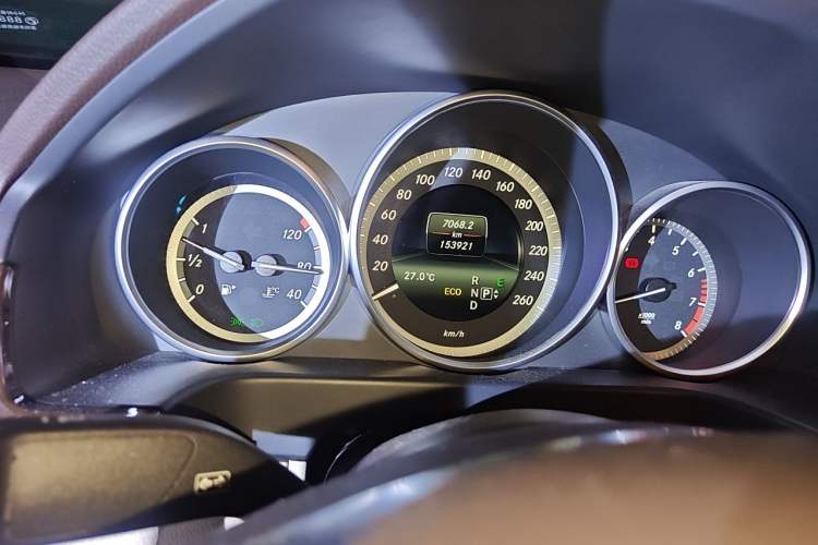 Used Mercedes-Benz E-Class 2015 E 260 L Odometer Close Up