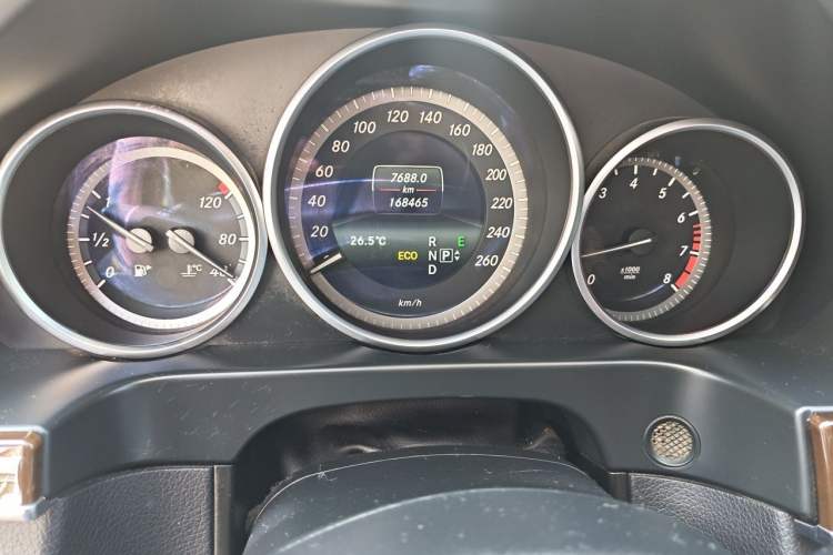 Used Mercedes-Benz E-Class 2015 Facelift E 200 L Odometer Close Up