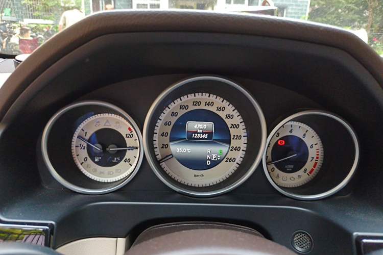 Used Mercedes-Benz E-Class 2015 Facelift E 200 L Sport Edition Odometer Close Up