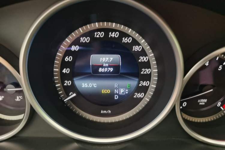 Used Mercedes-Benz E-Class 2015 E 320 L Luxury 4MATIC Odometer Close Up