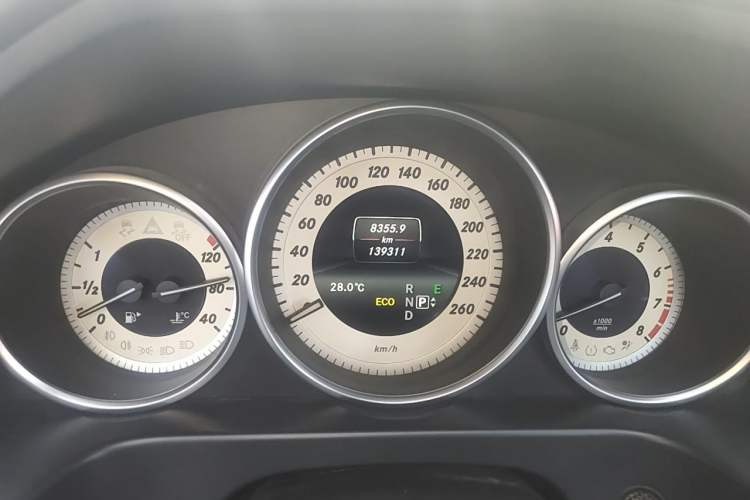 Used Mercedes-Benz E-Class 2015 E 320 L Sport 4MATIC Odometer Close Up