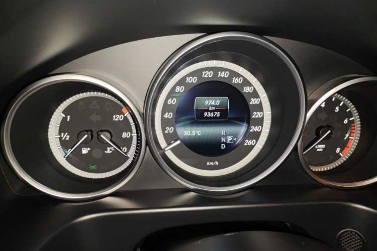 Used Mercedes-Benz E-Class 2015 E 320 L Odometer Close Up