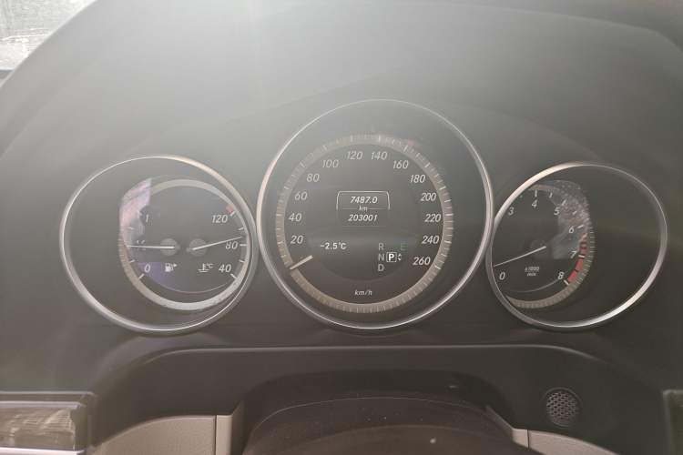 Used Mercedes-Benz E-Class 2015 Revised E 260 L Odometer Close Up