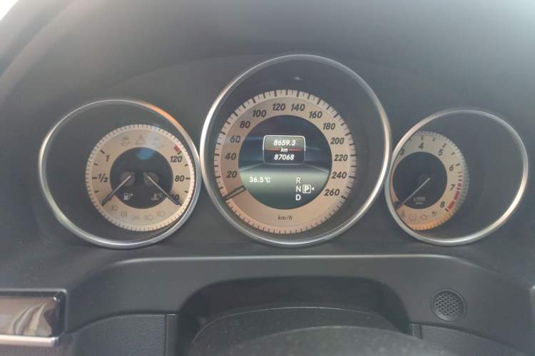 Used Mercedes-Benz E-Class 2015 E 200 L Sport Edition Odometer Close Up