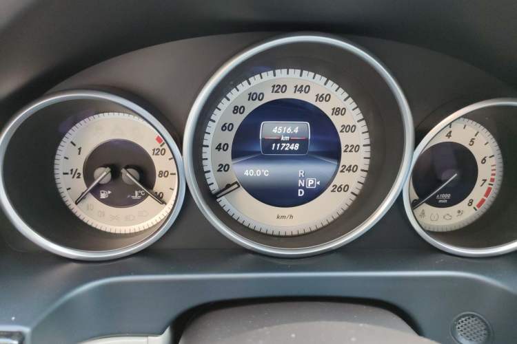Used Mercedes-Benz E-Class 2015 E 260 L Sport Edition Odometer Close Up
