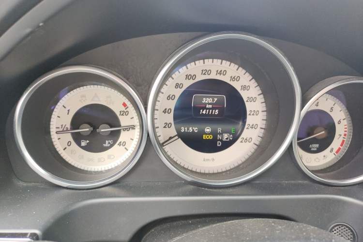 Used Mercedes-Benz E-Class 2015 E 400 L Sport Luxury 4MATIC Odometer Close Up