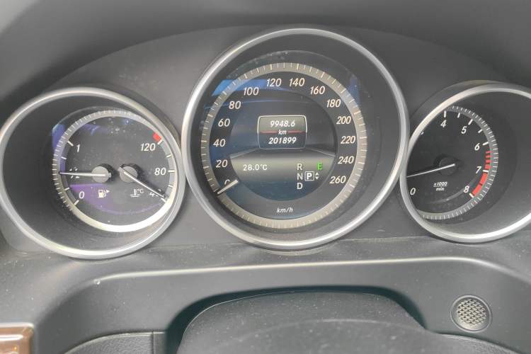Used Mercedes-Benz E-Class 2015 E 200 L Odometer Close Up