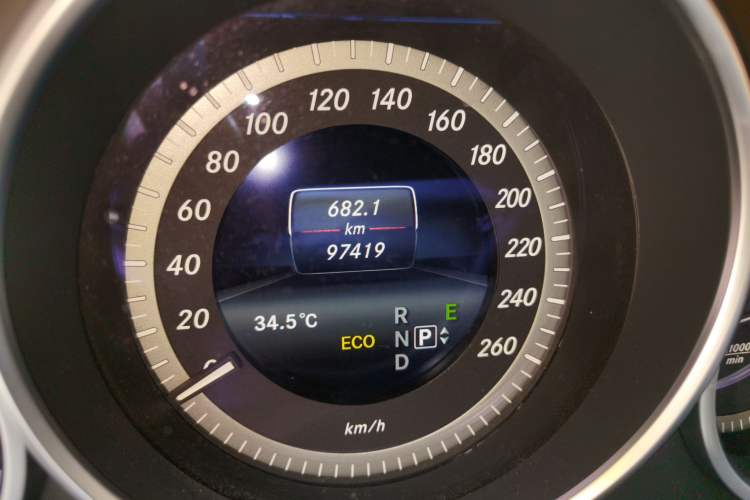 Used Mercedes-Benz E-Class 2015 Facelift E 200 L Odometer Close Up