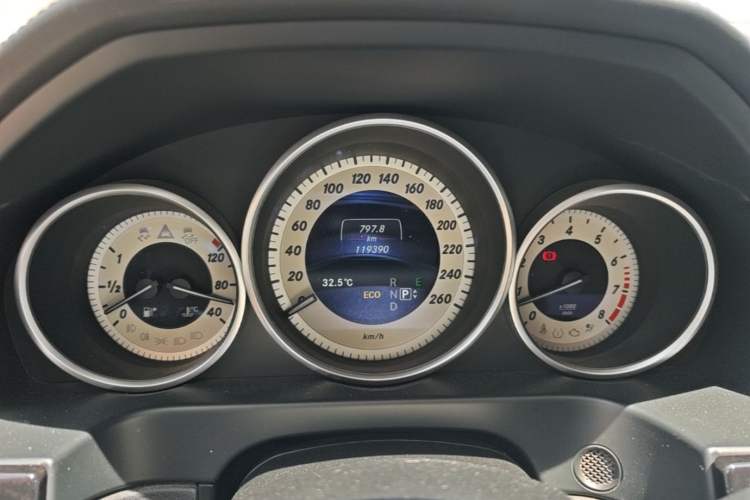 Used Mercedes-Benz E-Class 2015 E 320 L Sport Edition Odometer Close Up