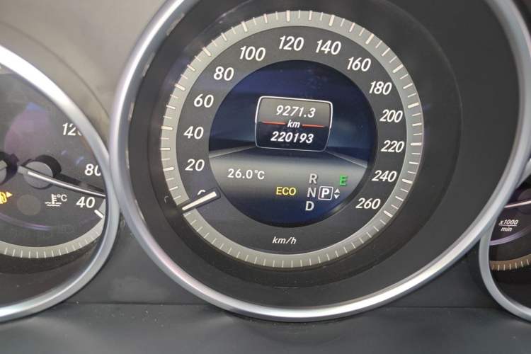 Used Mercedes-Benz E-Class 2015 E 200 L Odometer Close Up