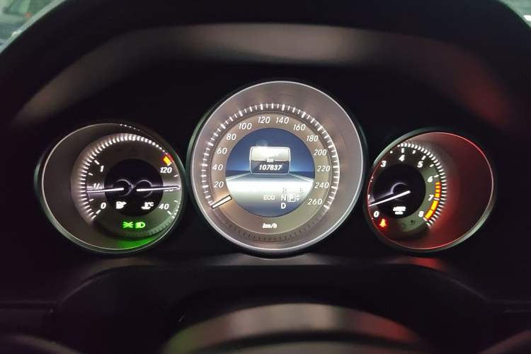 Used Mercedes-Benz E-Class 2015 Revised E 180 L Sport Edition Odometer Close Up