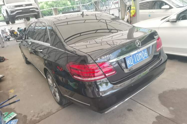 Used Mercedes-Benz E-Class 2015 E 320 L Luxury 4MATIC Rear Left 45 Deg