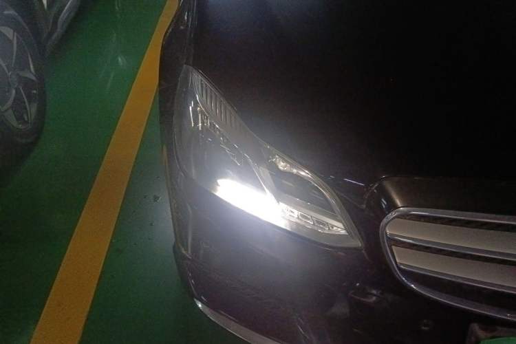 Used Mercedes-Benz E-Class 2015 Restyled E 260 L Sport Edition Right Front Headlight