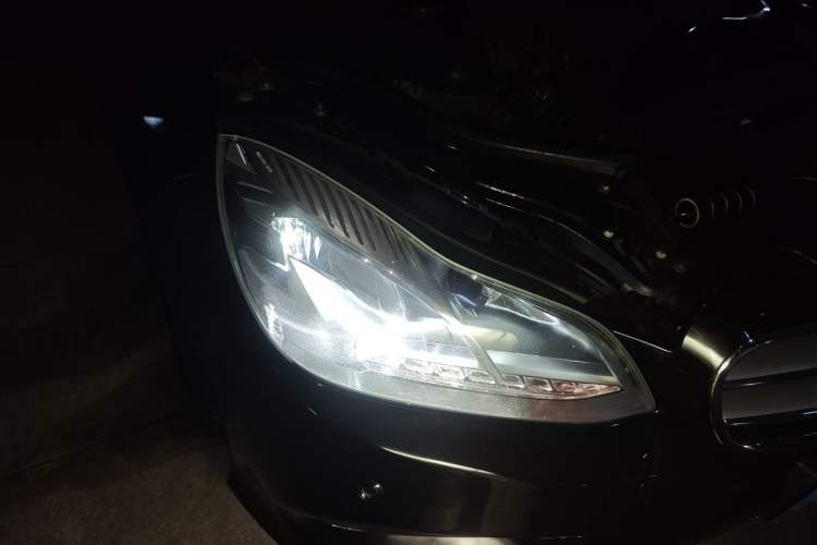Used Mercedes-Benz E-Class 2015 Restyled E 260 L Sport Edition Right Front Headlight