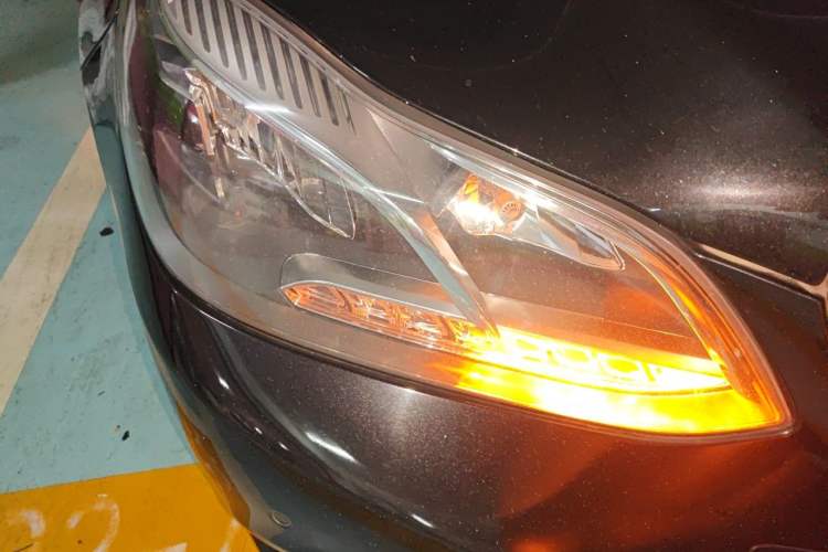 Used Mercedes-Benz E-Class 2015 E 200 L Right Front Headlight