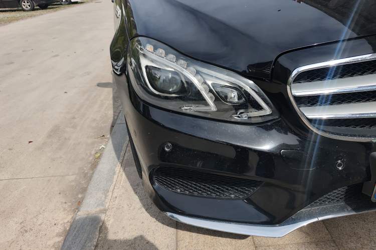 Used Mercedes-Benz E-Class 2015 E 260 L Sport & Fashion Model Right Front Headlight