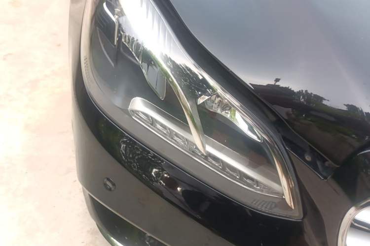 Used Mercedes-Benz E-Class 2015 E 260 L Sport & Fashion Model Right Front Headlight
