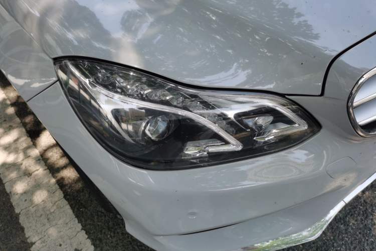 Used Mercedes-Benz E-Class 2015 Revised E 260 L Sporty and Stylish Edition Right Front Headlight
