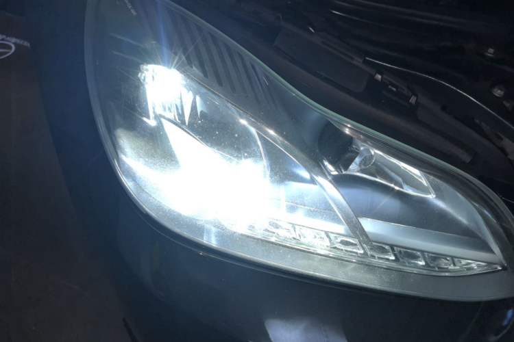 Used Mercedes-Benz E-Class 2015 Facelift E 200 L Right Front Headlight