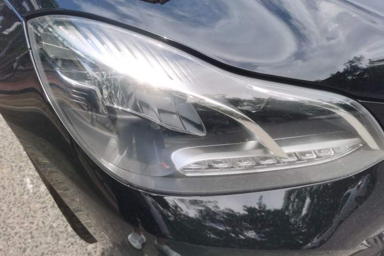 Used Mercedes-Benz E-Class 2015 Revised E 180 L Sport Edition Right Front Headlight