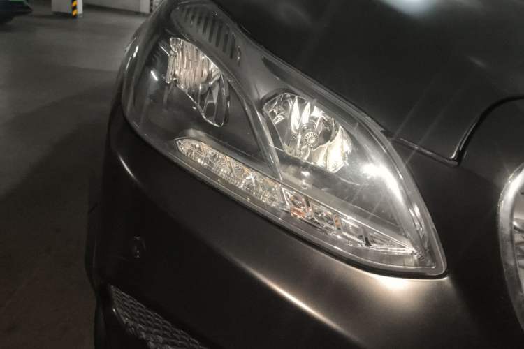 Used Mercedes-Benz E-Class 2015 E 200 L Sport Edition Right Front Headlight