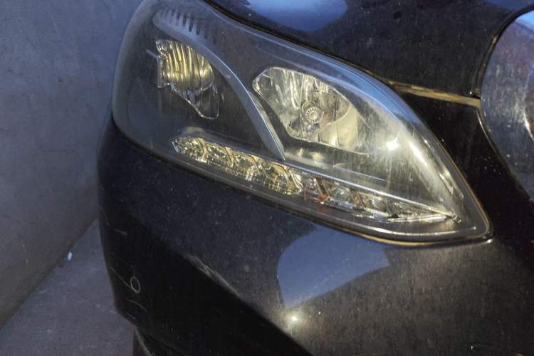 Used Mercedes-Benz E-Class 2015 E 200 L Right Front Headlight