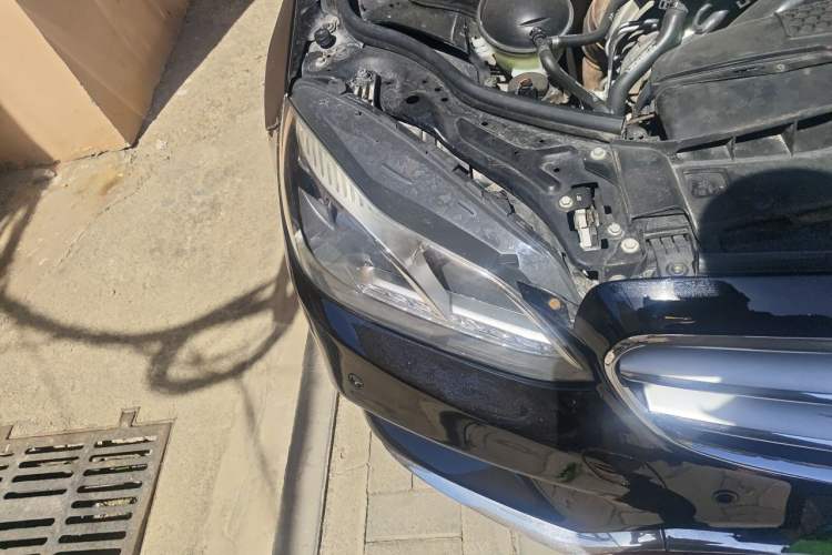 Used Mercedes-Benz E-Class 2015 E 260 L Sport & Fashion Model Right Front Headlight