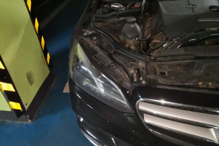 Used Mercedes-Benz E-Class 2015 E 260 L Sport Edition Right Front Headlight