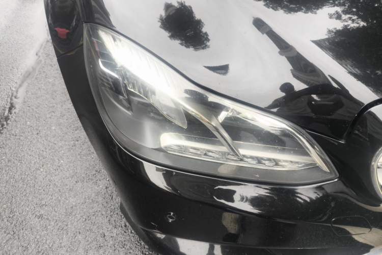Used Mercedes-Benz E-Class 2015 E 320 L Sport 4MATIC Right Front Headlight