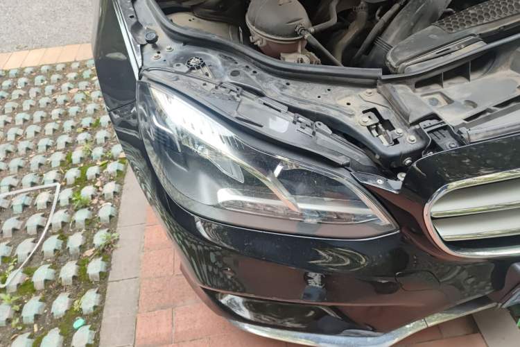 Used Mercedes-Benz E-Class 2015 E 260 L Sport & Fashion Model Right Front Headlight