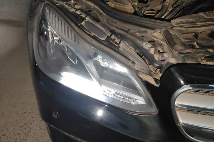 Used Mercedes-Benz E-Class 2015 E 260 L Sport Edition Right Front Headlight