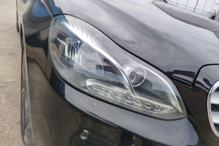 Used Mercedes-Benz E-Class 2015 E 260 L Sport Luxury Model Right Front Headlight