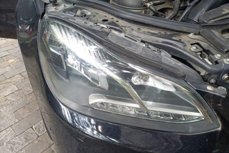 Used Mercedes-Benz E-Class 2015 E 260 L Sport Edition Right Front Headlight