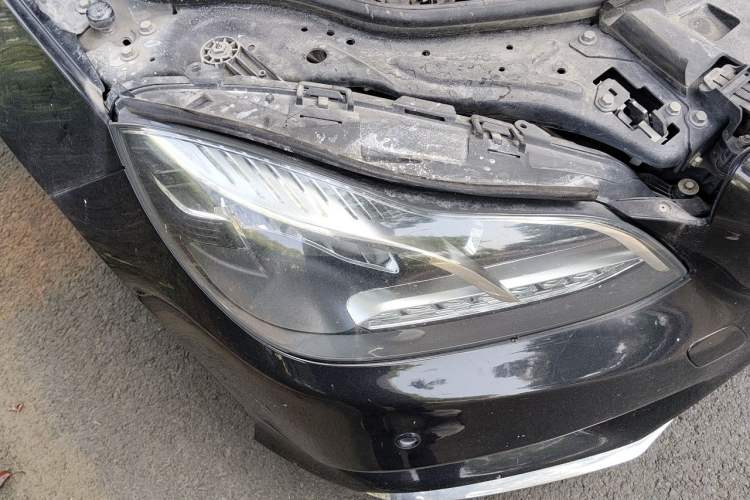 Used Mercedes-Benz E-Class 2015 E 260 L Sport Edition Right Front Headlight