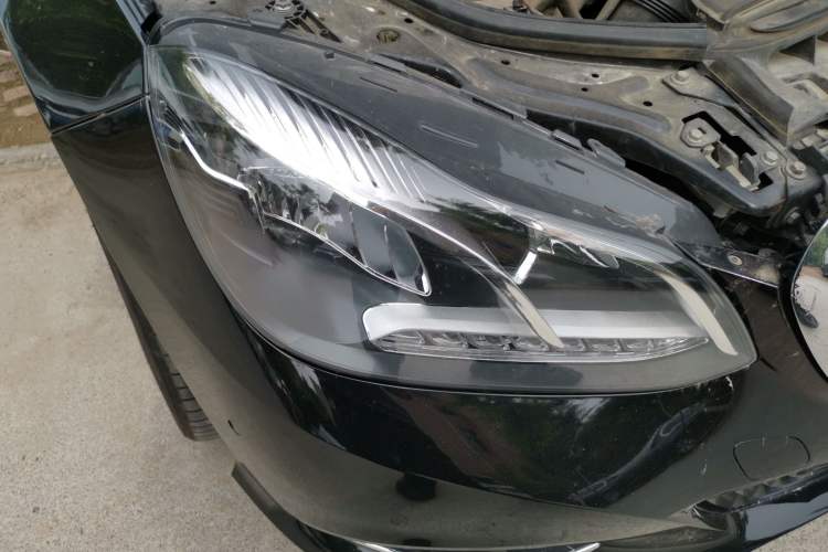 Used Mercedes-Benz E-Class 2015 E 260 L Right Front Headlight