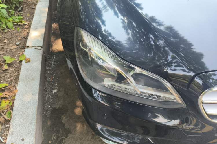 Used Mercedes-Benz E-Class 2015 E 260 L Sport & Fashion Model Right Front Headlight