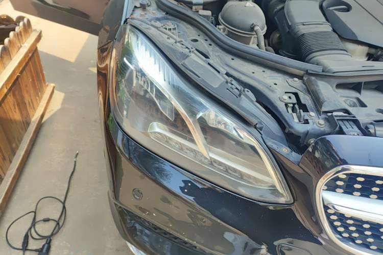 Used Mercedes-Benz E-Class 2015 E 320 L Sport 4MATIC Right Front Headlight