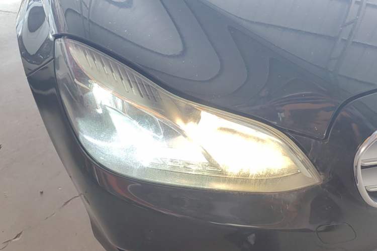 Used Mercedes-Benz E-Class 2015 E 260 L Sport Edition Right Front Headlight