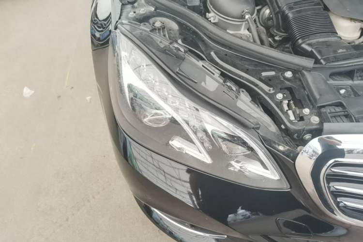 Used Mercedes-Benz E-Class 2015 E 320 L Luxury 4MATIC Right Front Headlight