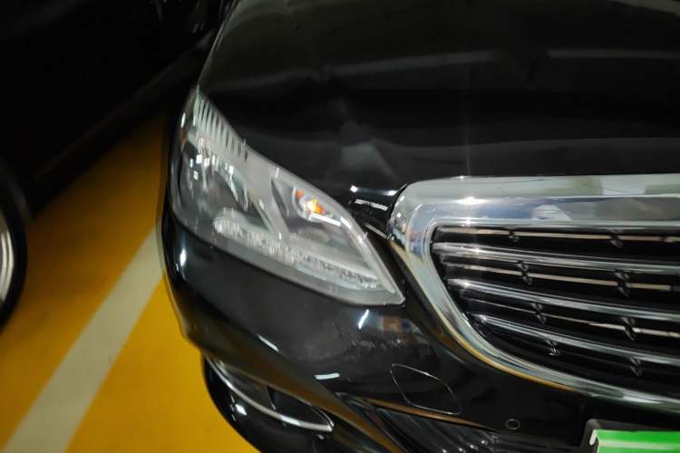 Used Mercedes-Benz E-Class 2015 E 320 L Right Front Headlight