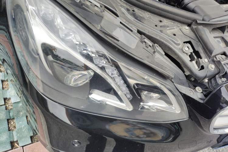 Used Mercedes-Benz E-Class 2015 E 400 L Sport Luxury 4MATIC Right Front Headlight